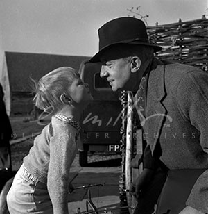 LucyBellrdandAntonyPenroseFarleyFarmChiddinglyEastSussex1951